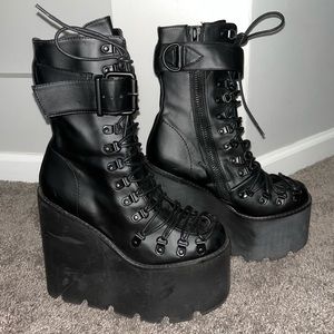 NWOT Black Current Mood Traitor Platform Boots